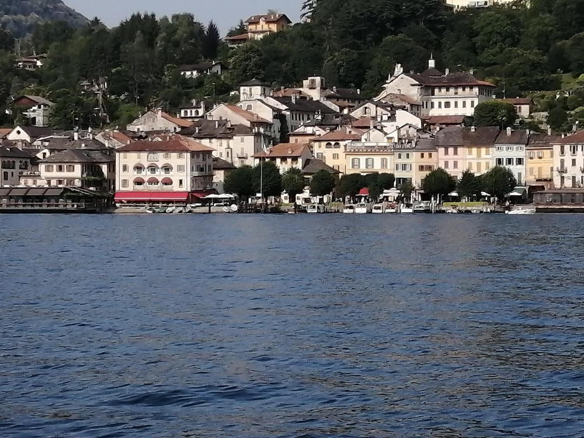Il Sasso Appartamento Orta San Giulio Ruang foto