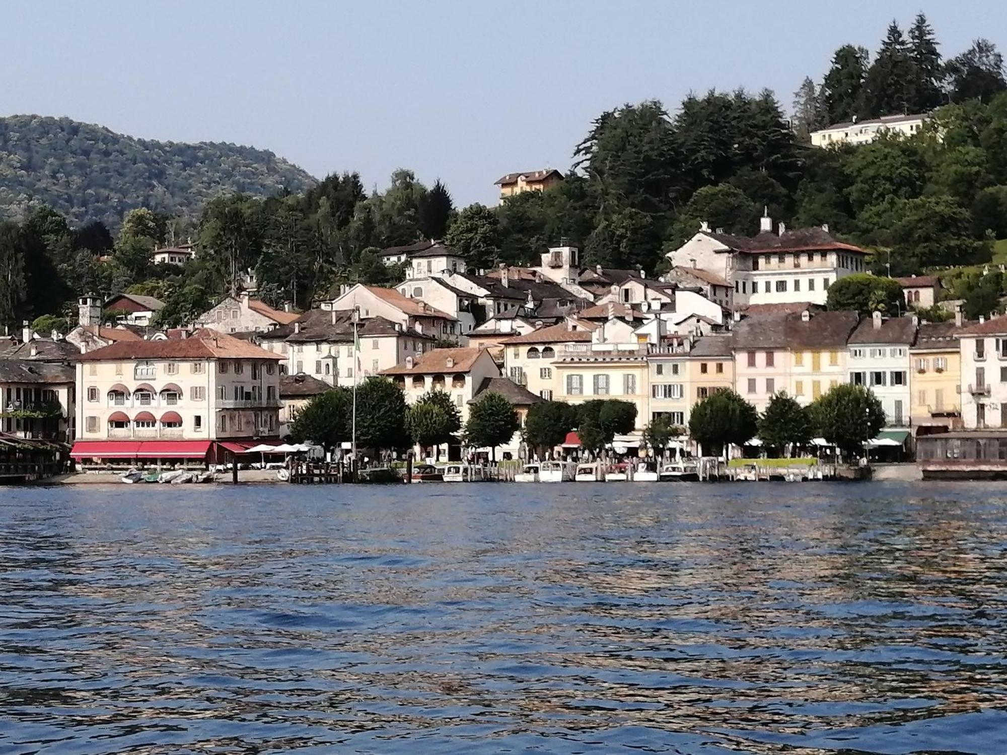 Il Sasso Appartamento Orta San Giulio Ruang foto