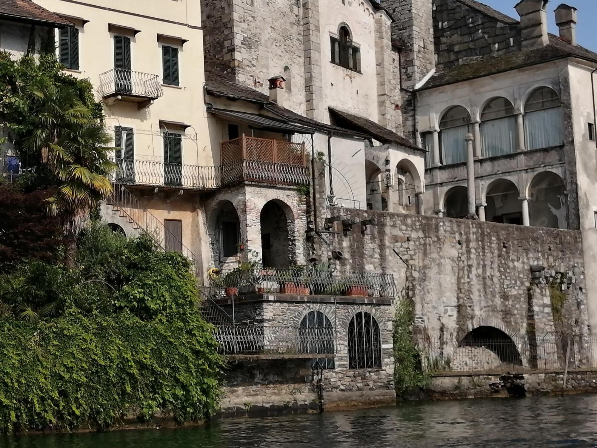 Il Sasso Appartamento Orta San Giulio Ruang foto