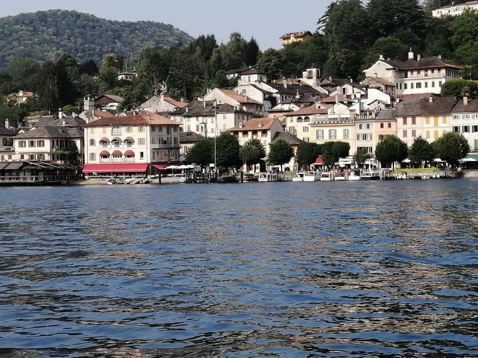 Il Sasso Appartamento Orta San Giulio Ruang foto